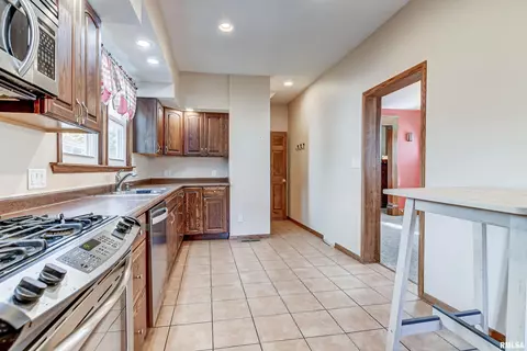 2041 S 5th St, Springfield, IL 62703 photo 12