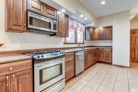 2041 S 5th St, Springfield, IL 62703 photo 11