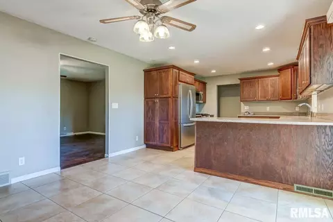 2309 Hampton Dr, Springfield, IL 62704 photo 11