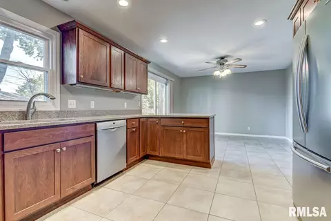 2309 Hampton Dr, Springfield, IL 62704 photo 17