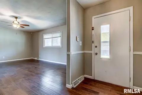 2309 Hampton Dr, Springfield, IL 62704 photo 4