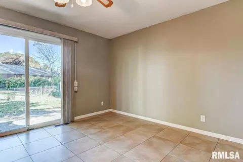 2309 Hampton Dr, Springfield, IL 62704 photo 13
