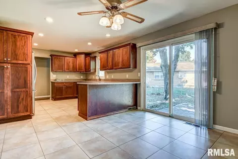 2309 Hampton Dr, Springfield, IL 62704 photo 10