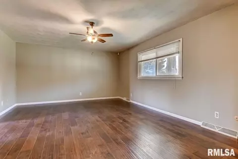 2309 Hampton Dr, Springfield, IL 62704 photo 5