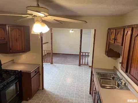 1801 N 21st St, Springfield, IL 62702 photo 4