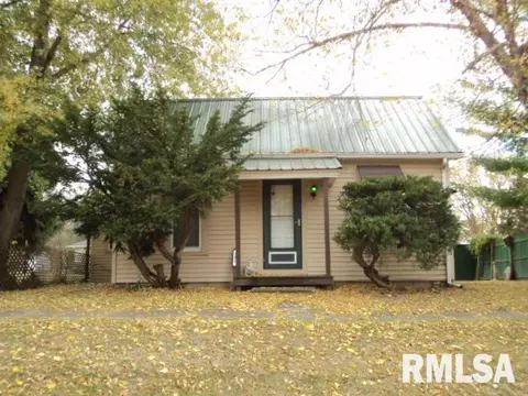 521 East St, Maquon, IL 61458