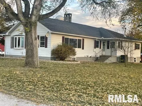 9517 Illini Ln, Palmyra, IL 62674