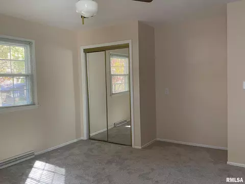 2324 Bates Ave, Springfield, IL 62704 photo 23