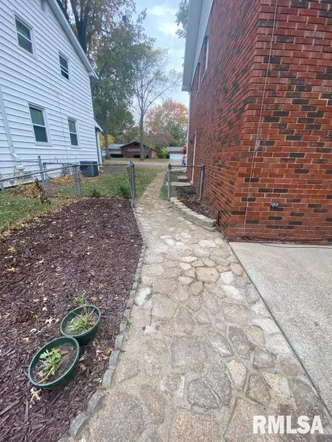 2324 Bates Ave, Springfield, IL 62704 photo 7