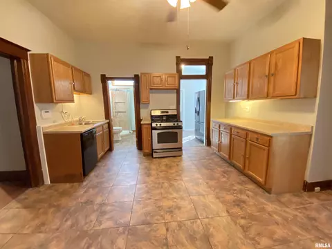 1040 Patton Ave, Springfield, IL 62702 photo 12