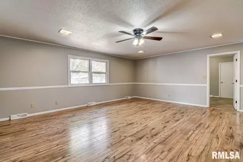 246 S Engle St, Greenview, IL 62642 photo 14