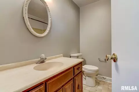 246 S Engle St, Greenview, IL 62642 photo 24