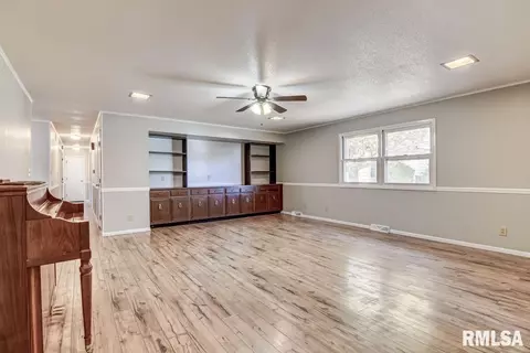 246 S Engle St, Greenview, IL 62642 photo 13