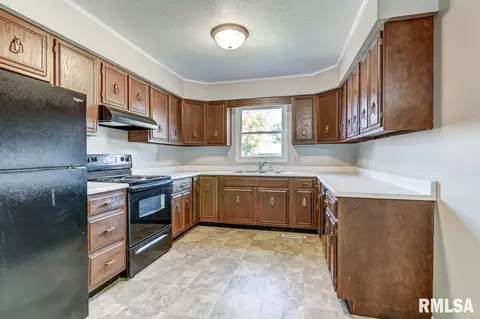 246 S Engle St, Greenview, IL 62642 photo 9