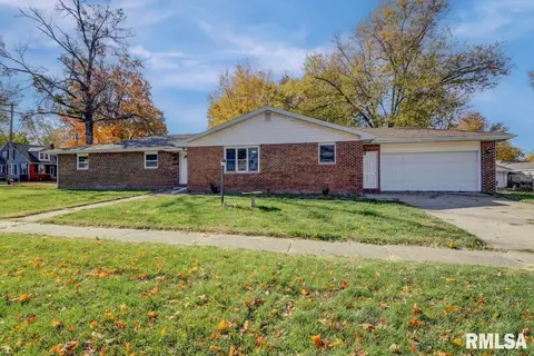 246 S Engle St, Greenview, IL 62642 photo 1