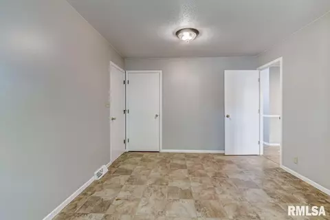 246 S Engle St, Greenview, IL 62642 photo 17