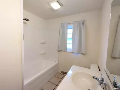 2339 Holmes Ave, Springfield, IL 62704 photo 13
