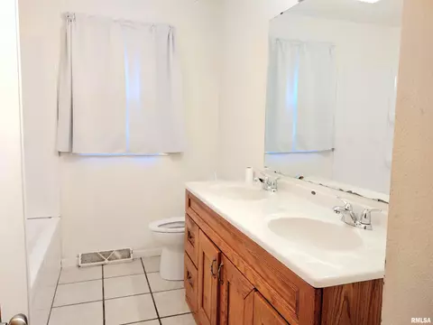 2339 Holmes Ave, Springfield, IL 62704 photo 14