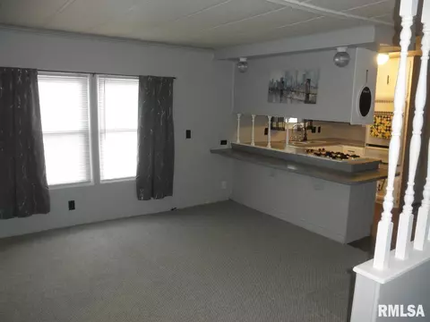 302 E Main St, Thayer, IL 62689 photo 6
