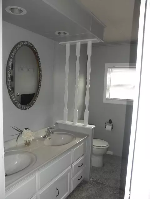 302 E Main St, Thayer, IL 62689 photo 13