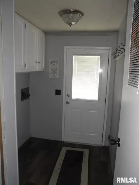302 E Main St, Thayer, IL 62689 photo 4