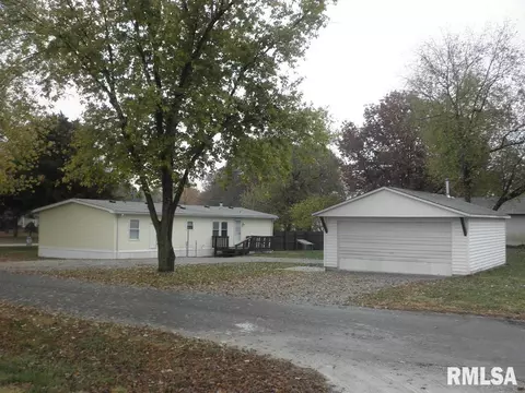 302 E Main St, Thayer, IL 62689 photo 2