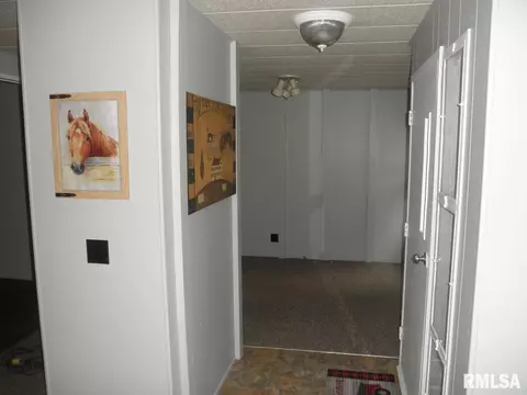 302 E Main St, Thayer, IL 62689 photo 11