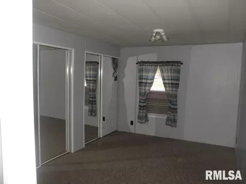 302 E Main St, Thayer, IL 62689 photo 18