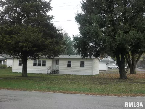 302 E Main St, Thayer, IL 62689 photo 1