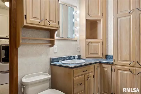 113 W Elm St, Thayer, IL 62689 photo 32
