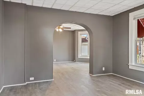 113 W Elm St, Thayer, IL 62689 photo 3