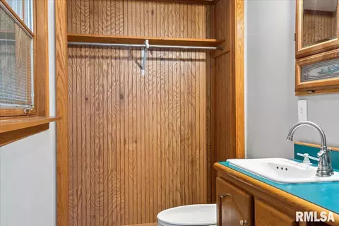 113 W Elm St, Thayer, IL 62689 photo 17