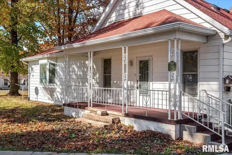 113 W Elm St, Thayer, IL 62689 photo 2