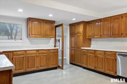 113 W Elm St, Thayer, IL 62689 photo 11