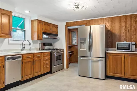 113 W Elm St, Thayer, IL 62689 photo 12