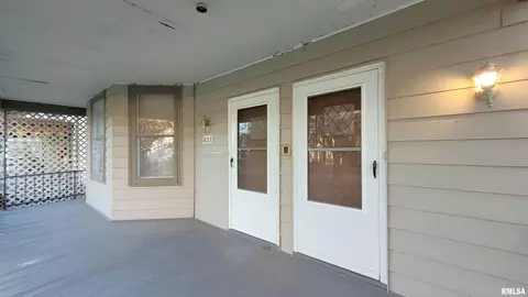 827 S Macarthur Blvd, Springfield, IL 62704 photo 5