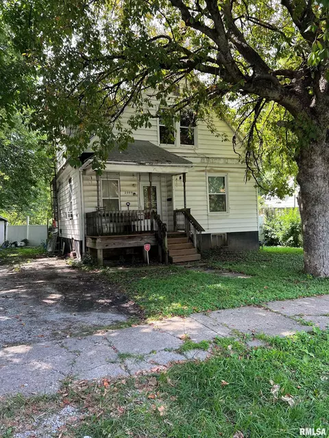 2009 N Elizabeth St, Springfield, IL 62702 photo 1