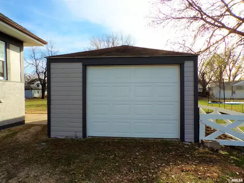 404 W Snyder St, Abingdon, IL 61410 photo 3