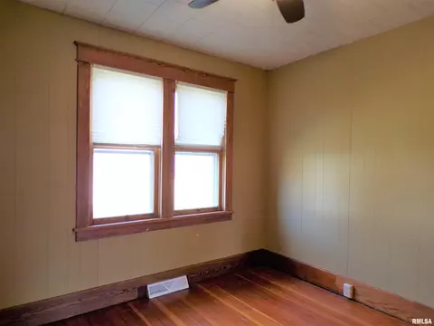404 W Snyder St, Abingdon, IL 61410 photo 22