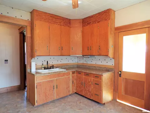404 W Snyder St, Abingdon, IL 61410 photo 16