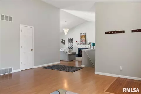 3713 Castle Hill Blvd, Springfield, IL 62712 photo 7