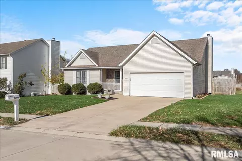 3713 Castle Hill Blvd, Springfield, IL 62712 photo 2