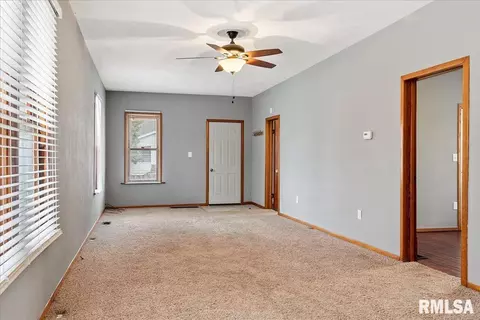 315 Elm St, Thayer, IL 62689 photo 5