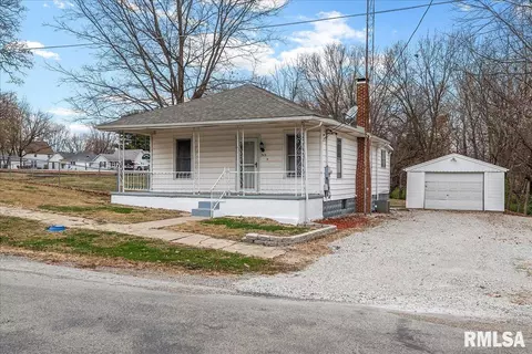 315 Elm St, Thayer, IL 62689 photo 1