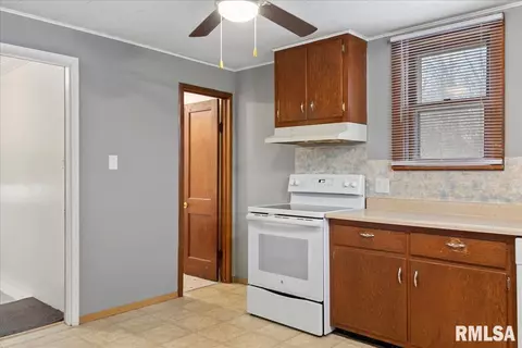 315 Elm St, Thayer, IL 62689 photo 12