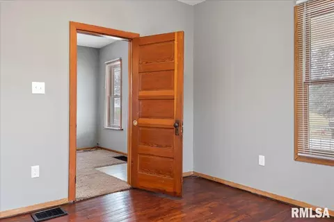 315 Elm St, Thayer, IL 62689 photo 17