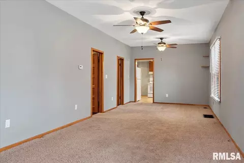 315 Elm St, Thayer, IL 62689 photo 8