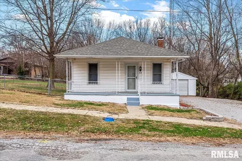 315 Elm St, Thayer, IL 62689 photo 3