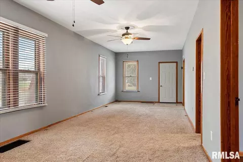 315 Elm St, Thayer, IL 62689 photo 6