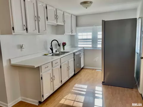 1343 N 4th St, Springfield, IL 62702 photo 5